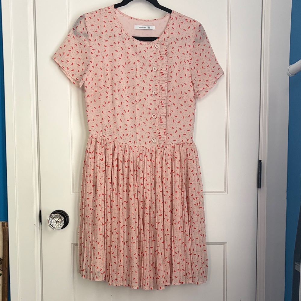 Light Pink Pleated Short Sleeve Dress